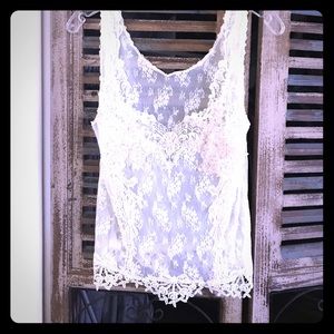 Beautiful delicate lace and pearl design tank.